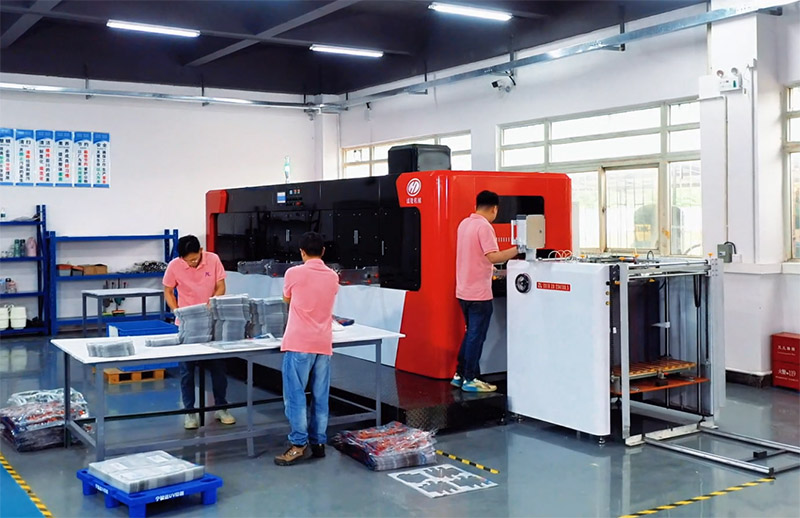 Máquina de GoFRado y Troquelado Soft Line